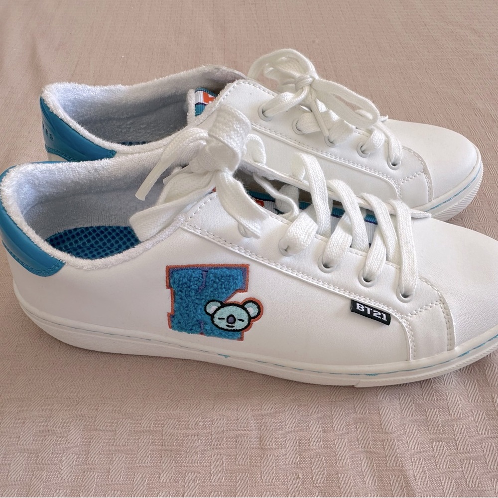 BR21 Koya Skechers sneakers.  Never worn outside